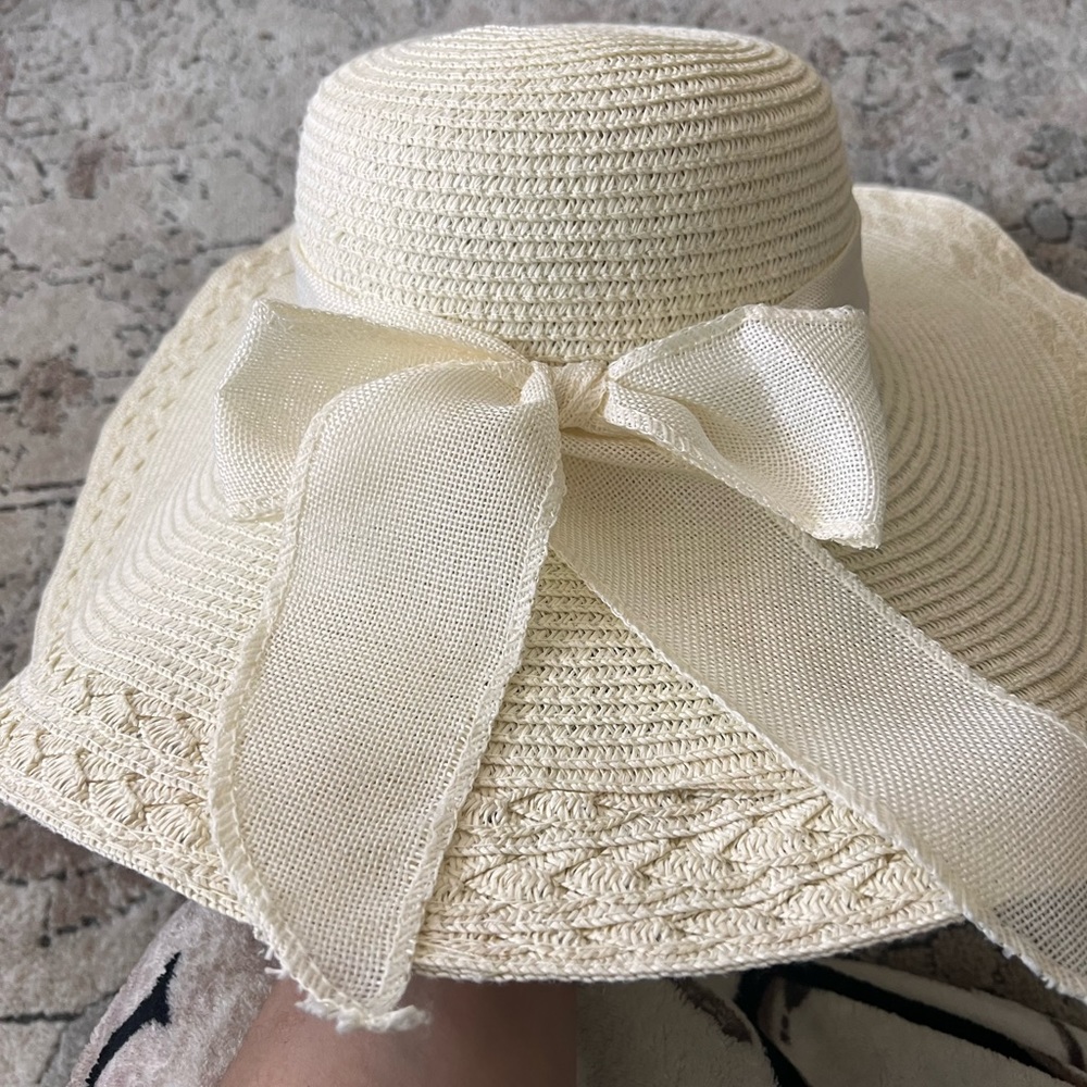 Beach hat - Picture 2 of 3